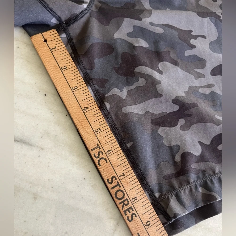 BIRDDOGS GRAY CAMO GYM SHORTS LONG 9” sz Small built in Underwear - Picture 9 of 10